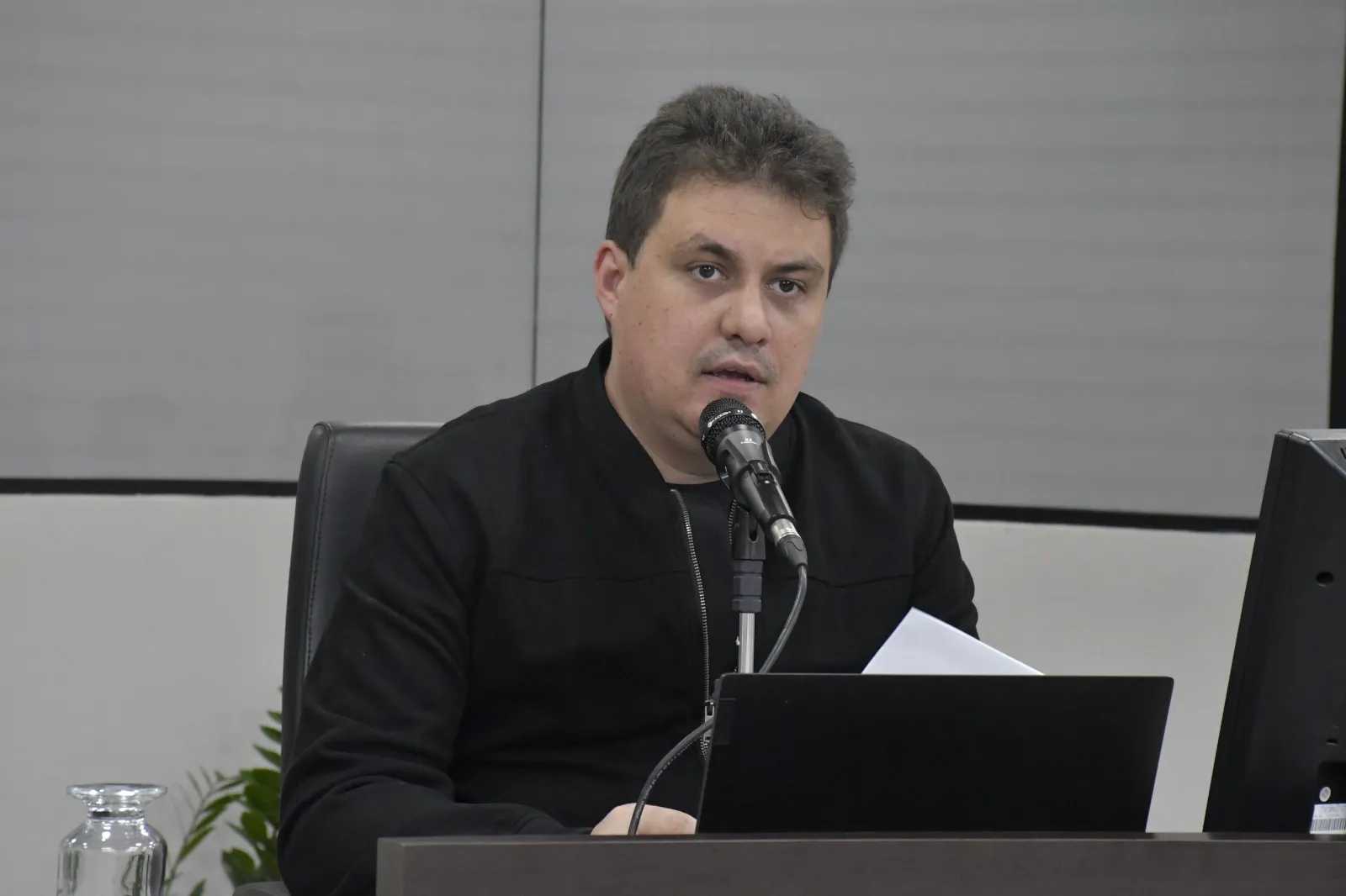 Vereador Fernando Cordeiro questiona ida de deputado catarinense do PT aos EUA