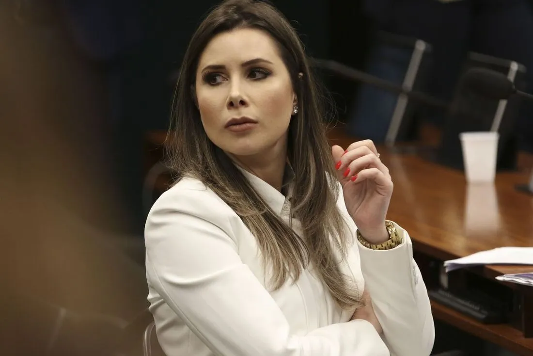 De Toni pode perder o Senado por causa de Carlos Bolsonaro