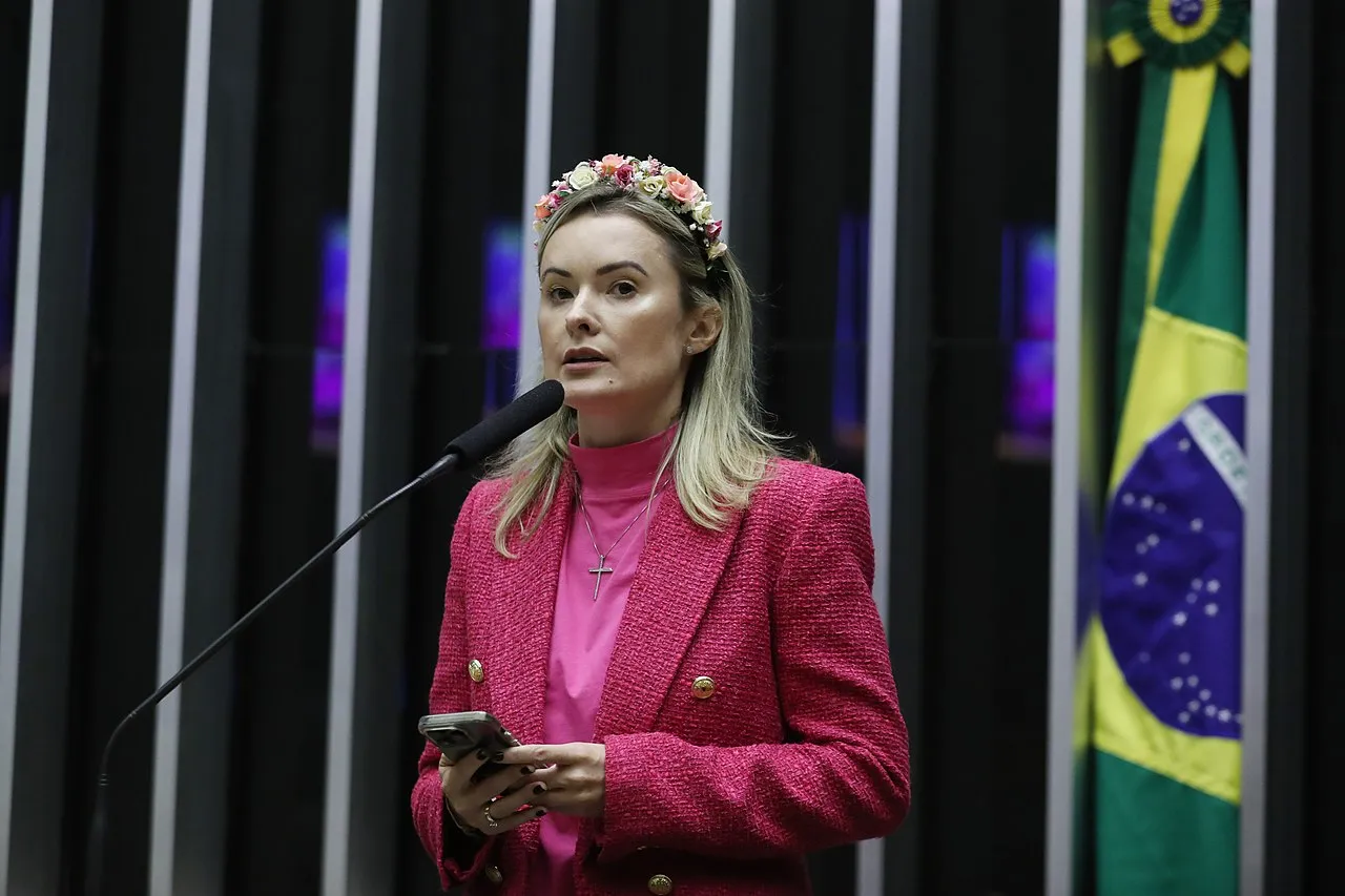 Guerra fria entre deputadas divide o PL no interior de SC